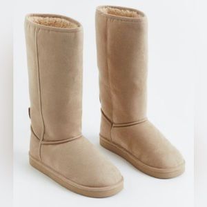 NWT! H&M beige tall warm lined boots